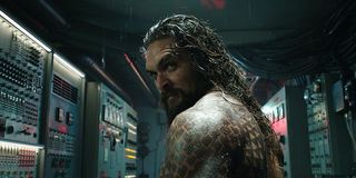 aquaman jason momoa back turned 2018 movie