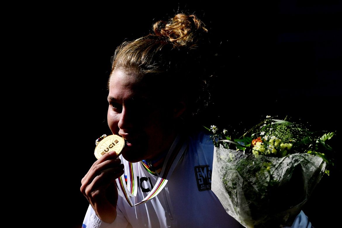 Laura Stigger with her gold medal