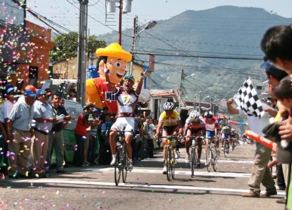 Jonathan Monsalve wins amid crowds and confetti