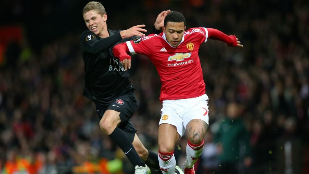 Depay revels in performance as United advance in Europa ...