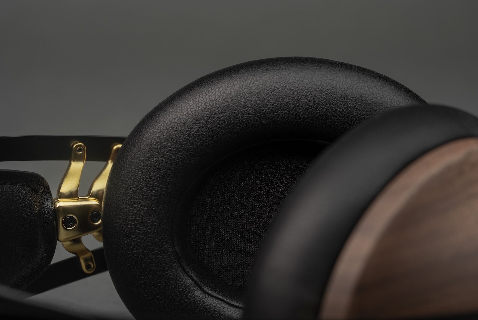 Meze Audio 99 Classics (2nd Generation) from different angles