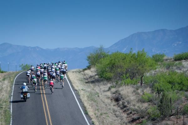 Riders head toward the climb to the finish.