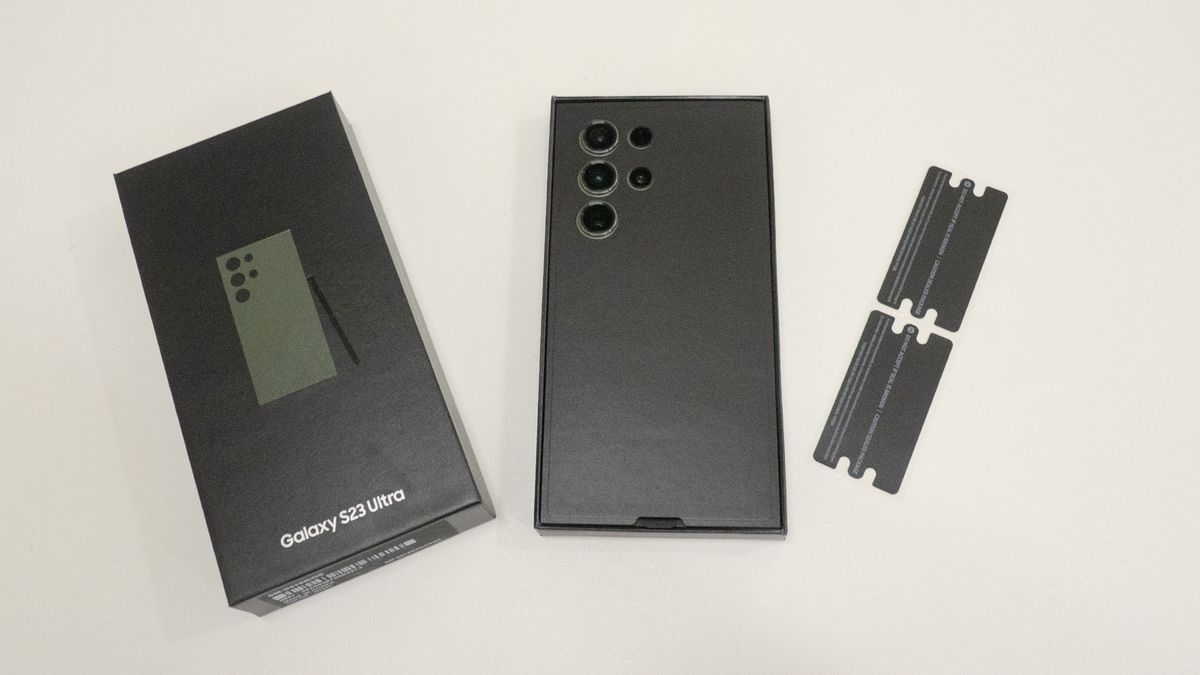 Samsung Galaxy S23 Ultra unboxing box lid phone stickers
