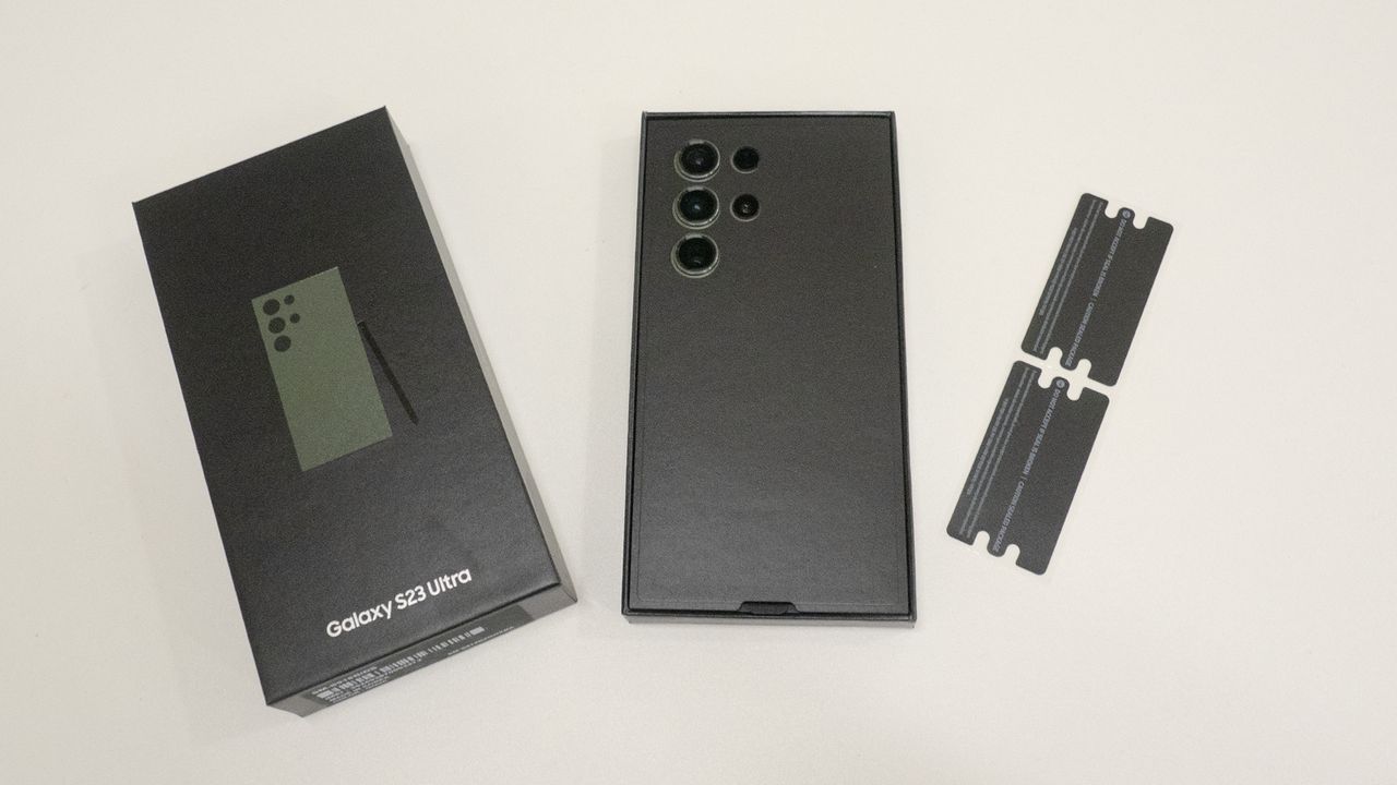 Samsung Galaxy S23 Ultra unboxing box lid phone stickers