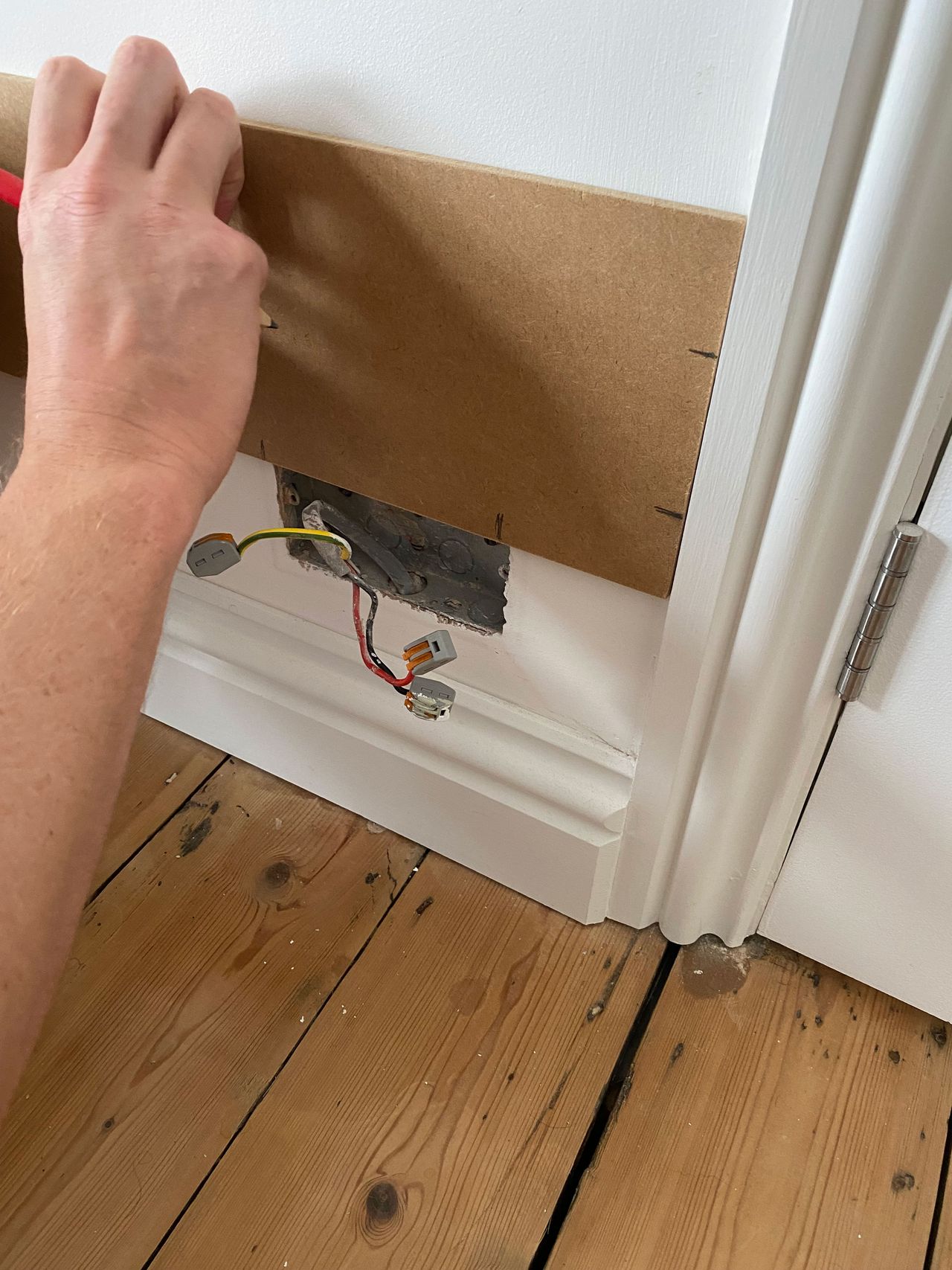 Cutting a plug hole in wall panelling