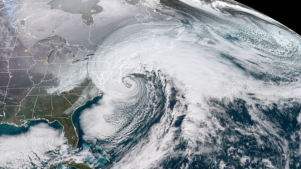 'Bomb cyclone' set to bring blizzards and hurricane-force winds to the Northeast..