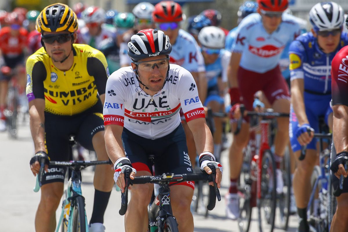 Jon Polanc (UAE Team Emirates) and Primoz Roglic (Jumbo-Visma) in the peloton