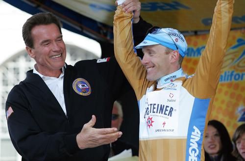 2006 Tour of California: Levi Leipheimer (Gerolsteiner) takes the first leader's jersey, presented by Arnold Schwarzenegger