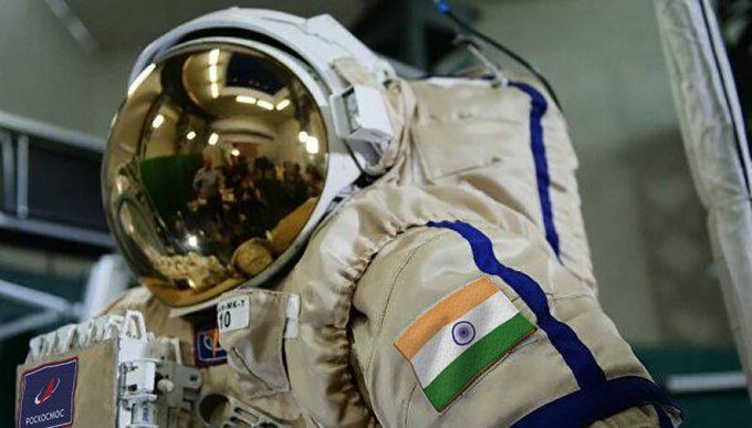 The Russian space agency Roscosmos is training four Indian astronauts for the indian Space Research Organisation.