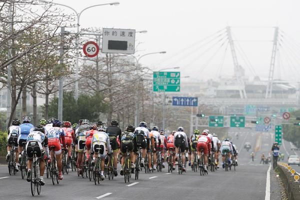 The peloton in action during stage 4 at the Tour de Taiwan.