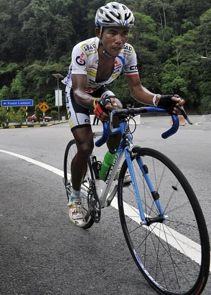 Tonton Susanto (Azad University Iran) climbing the Genting Highlands.