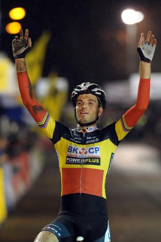 Niels Albert (BKCP-Powerplus) takes the win in Deigem