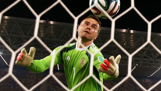 Akinfeev Russia goalkeeper