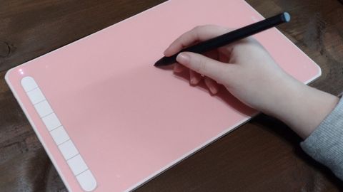 Xp Pen Deco Lw Lifestyle In Use