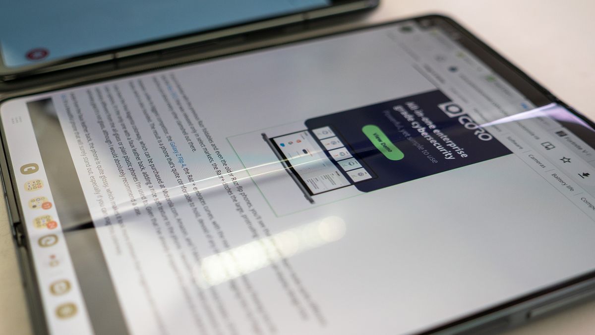Comparing the display crease on the inner display of the Google Pixel Fold with the Samsung Galaxy Z Fold 4