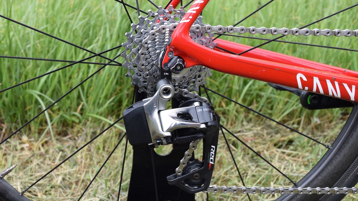 A hollow pin SRAM Red chain contributes to reducing the bikes overall weight
