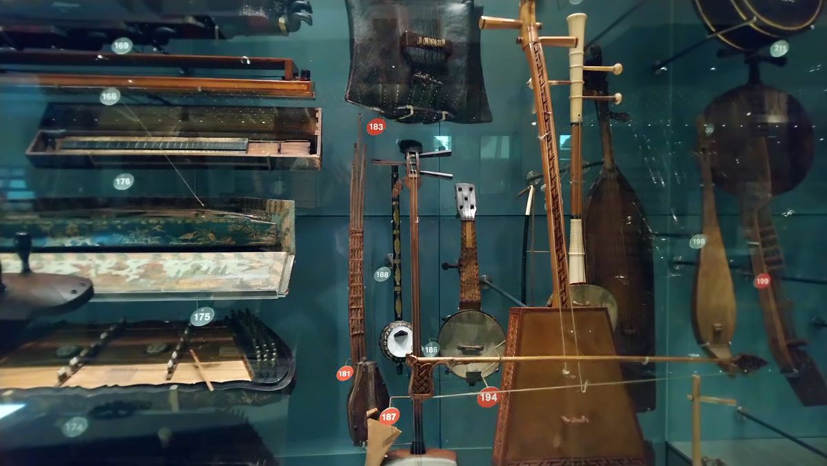 We were fairly impressed by the detail retention and color in this mid-low indoor lighting scene from London&rsquo;s Horniman museum.