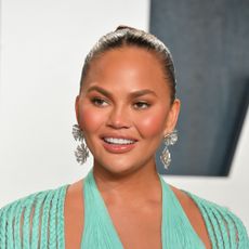 beverly hills, california february 09 chrissy teigen attends the 2020 vanity fair oscar party hosted by radhika jones at wallis annenberg center for the performing arts on february 09, 2020 in beverly hills, california photo by george pimentelgetty images