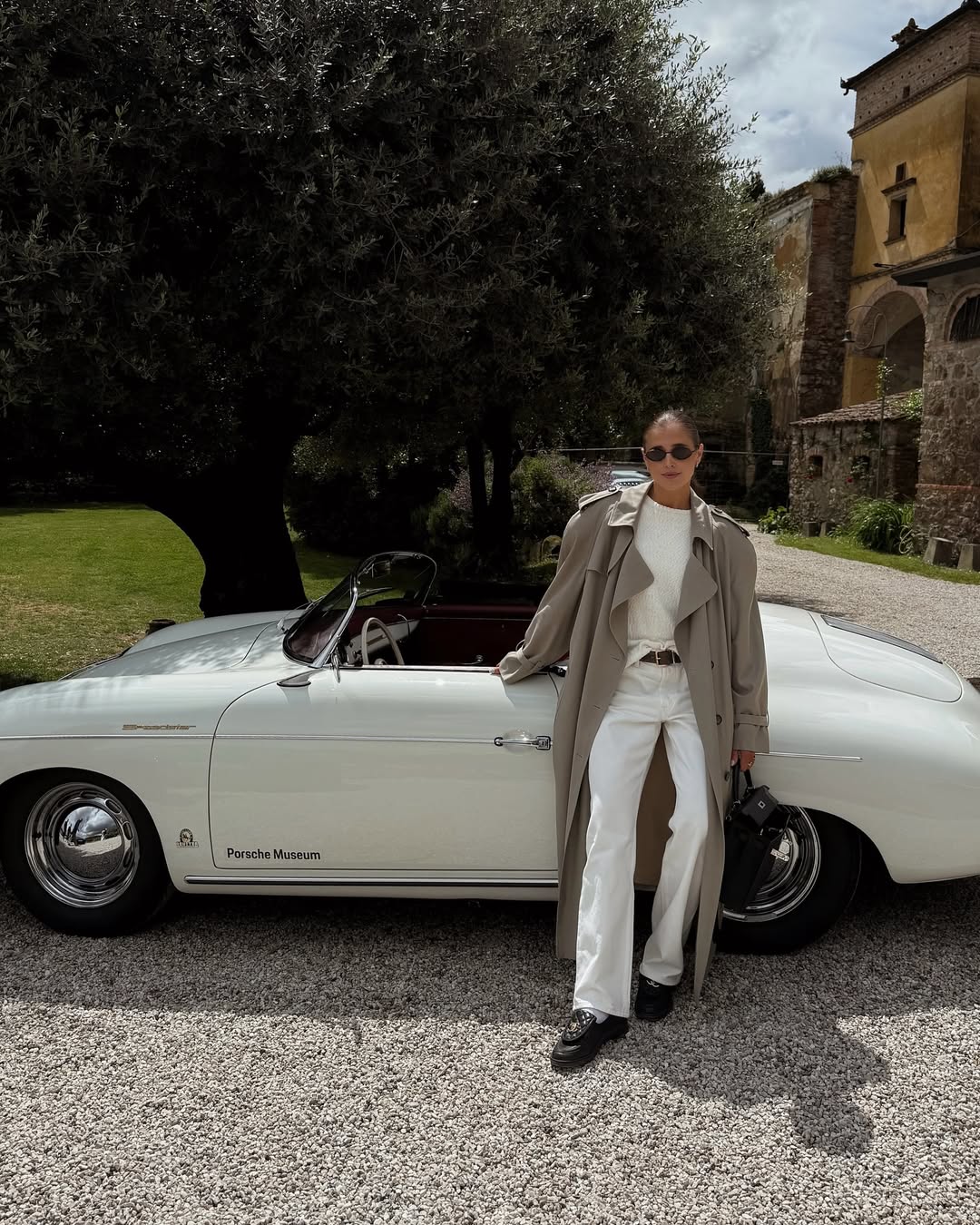Darja wearing white jeans