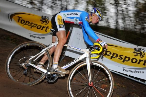 Karel Hnik (Czech Republic) on a downhill section.