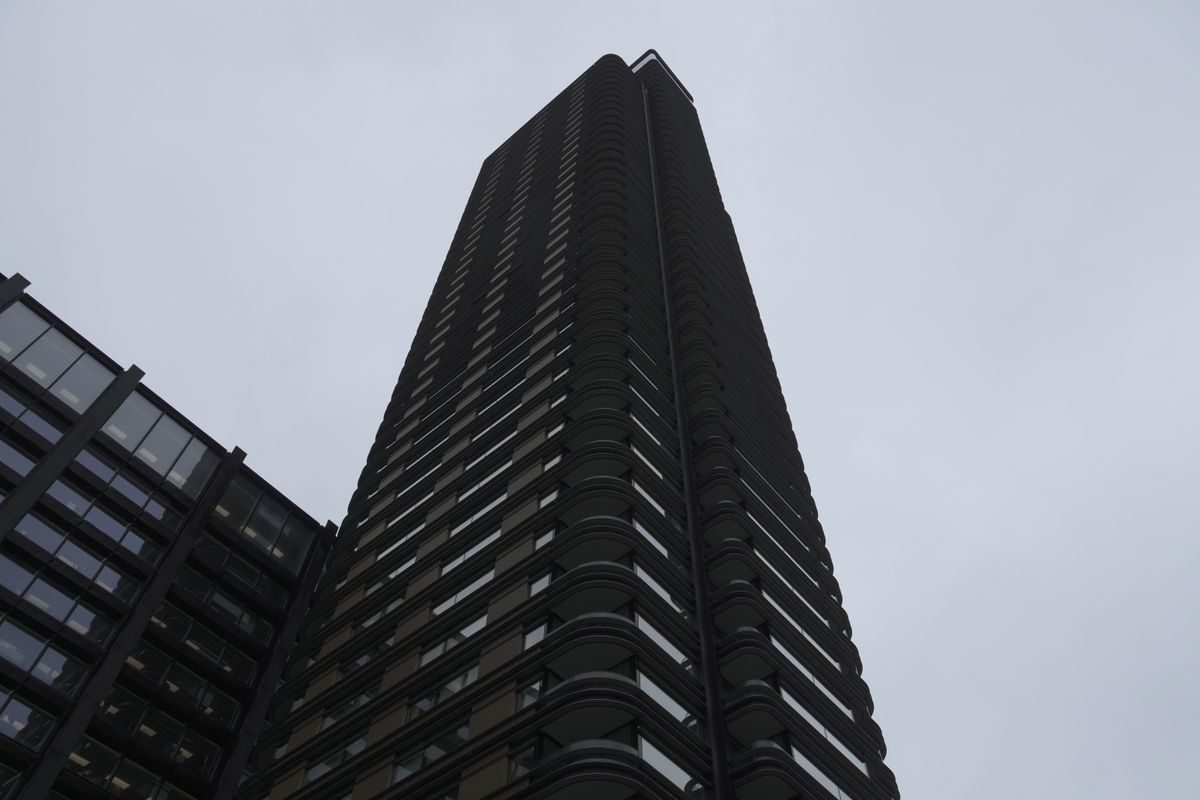 Sony ZV-E10 II sample images of a skyscraper on overcast day