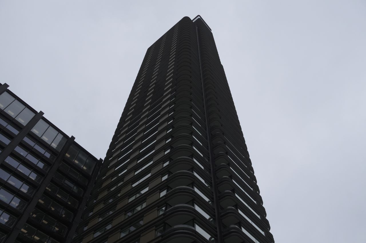 Sony ZV-E10 II sample images of a skyscraper on overcast day