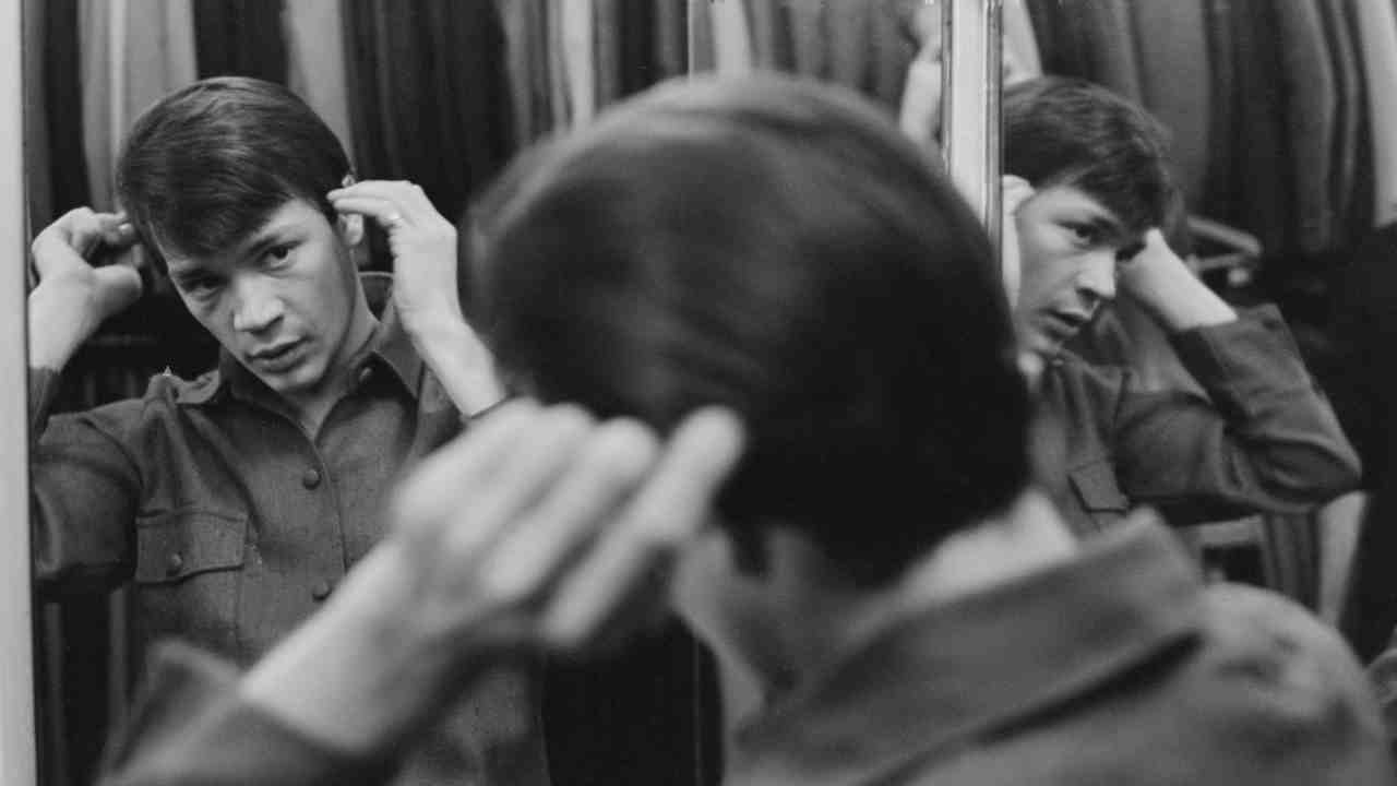 Mitch Ryder combing his hair in a mirror in 1966