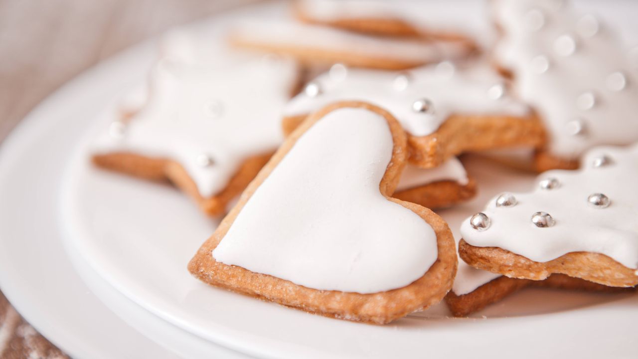 Heart-shaped lemon cookies