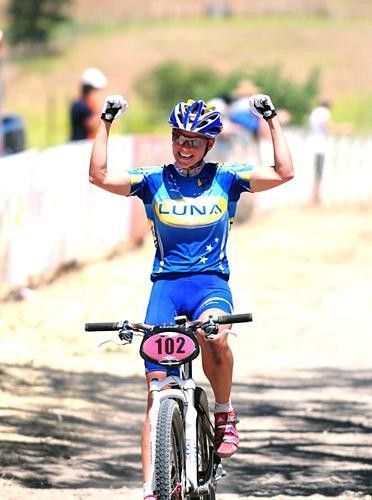 Katerina Nash (Luna MTB) crossed