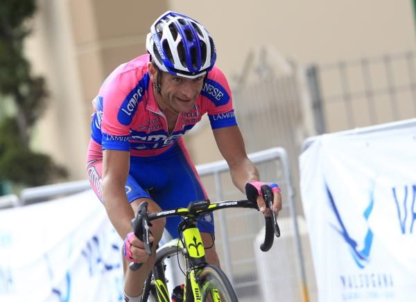 Michele Scarponi (Lampre) went on a solo flyer but couldn't pull off the win