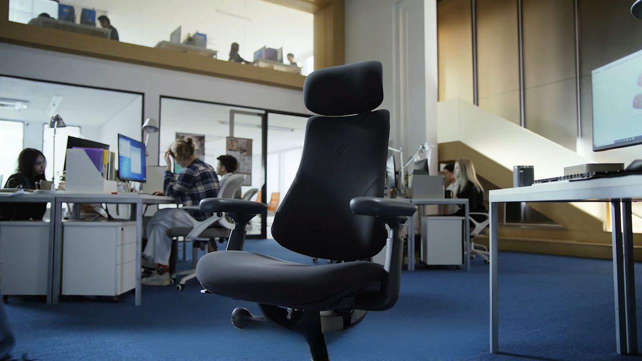 The LiberNovo Omni in an office setting