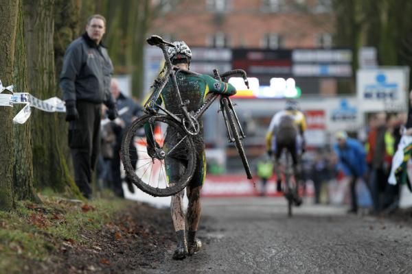 Sven Nys (Bel) retires from the race
