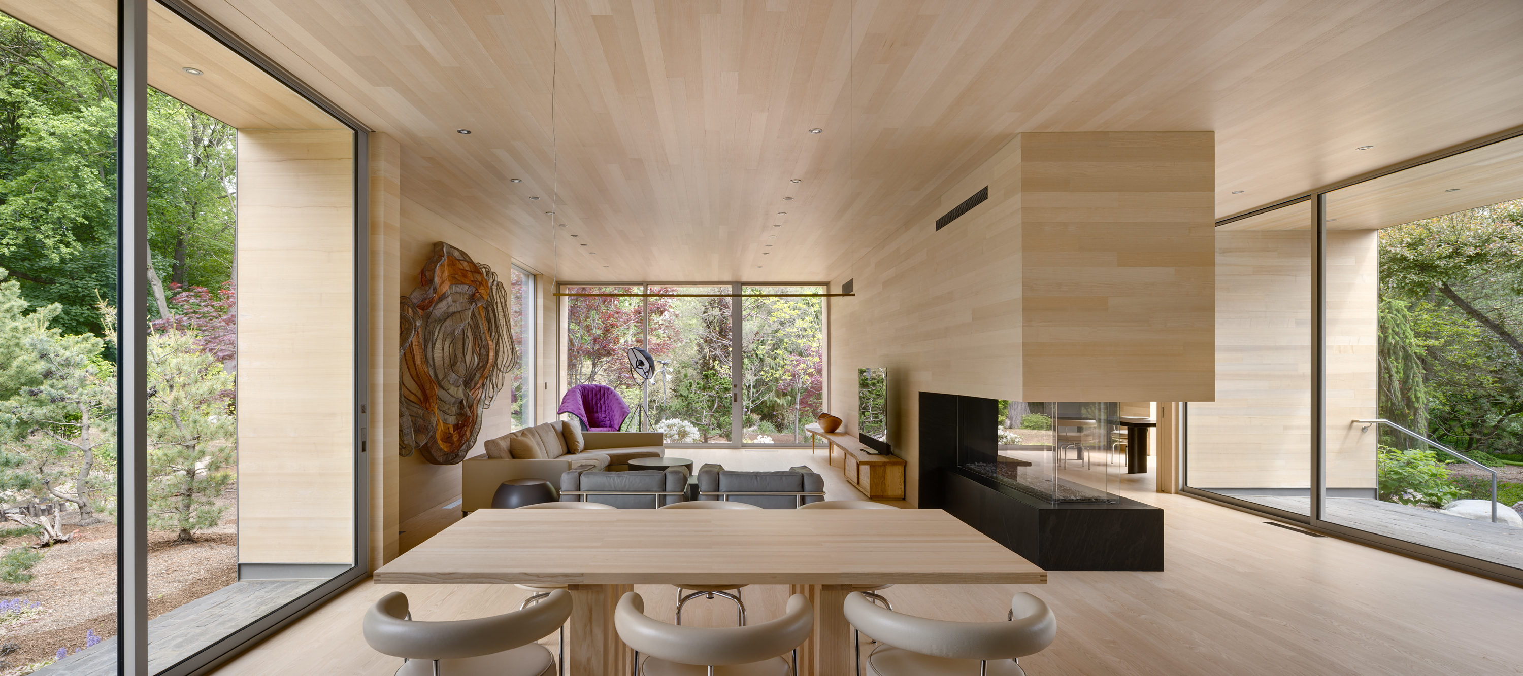 Michigan Lakeside house by Disbrow Iannuzzi with minimalist interiors