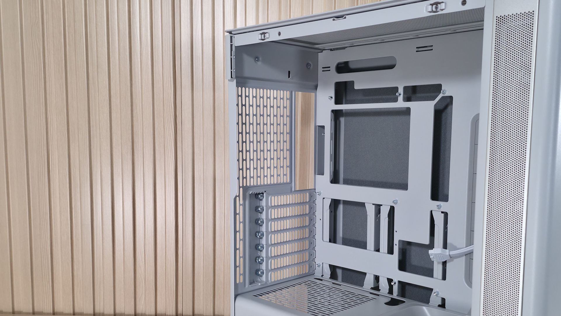 Fractal Define One - Inside