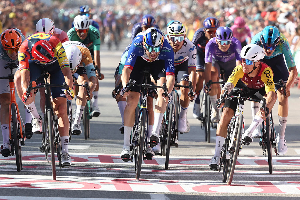 As it happened: sprint decides stage 8 of the Vuelta a Espa&ntilde;a on a day where the red jersey changes hands