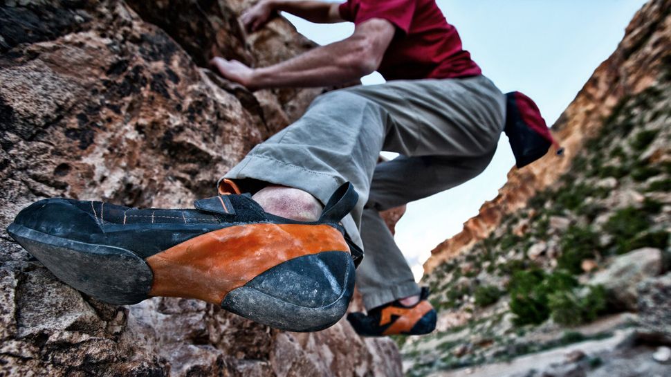 What are approach shoes? Our guide to this specialized shoe Advnture