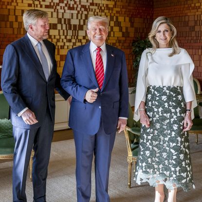 King Willem-Alexander, Donald Trump and Queen Maxima posing at Paleis Huis ten Bosch 