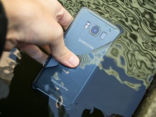 Samsung Galaxy S8 Active in water