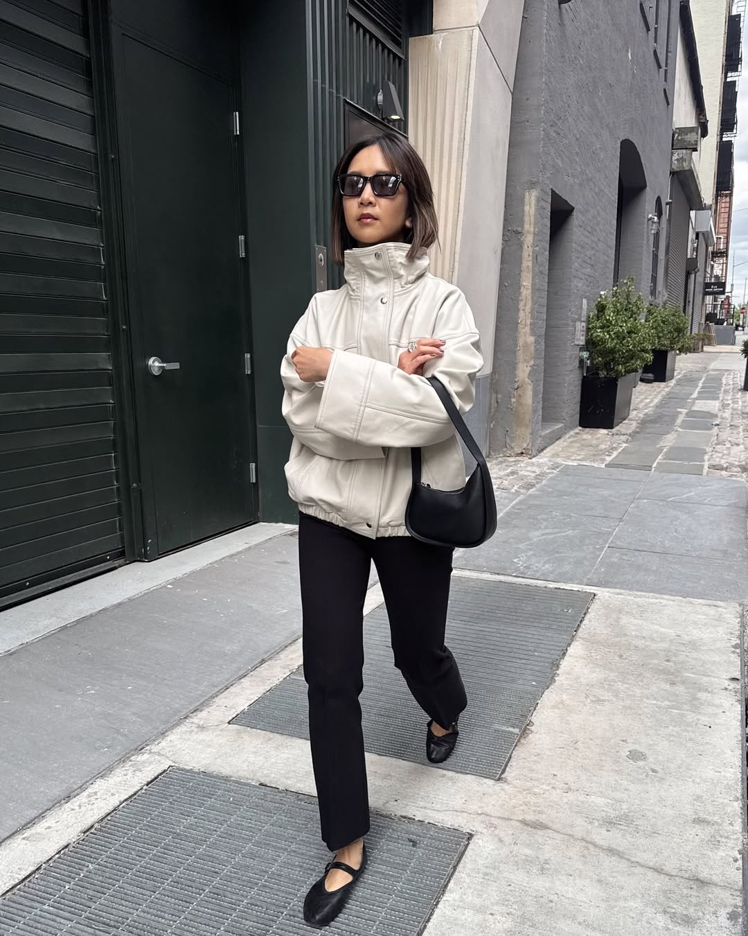 @jacquelineyschiu wearing Mary Jane's flats in high sporty skinny pants