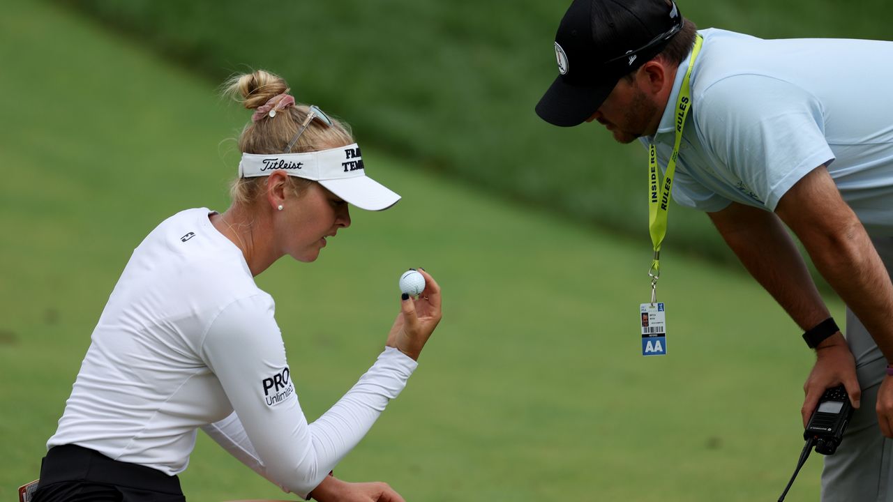 do pro golfers use a new ball on every hole