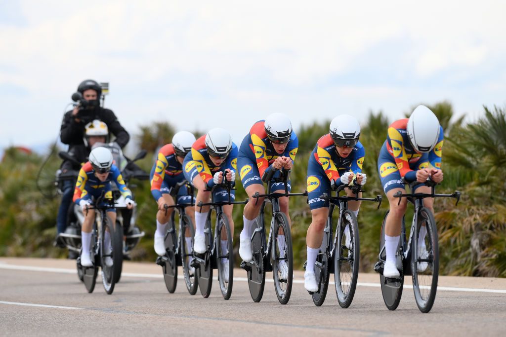 VALENCIA SPAIN APRIL 28 A general view of Elynor Backstedt of The United Kingdom Brodie Chapman of Australia Elizabeth Deignan of The United Kingdom Elisa Longo Borghini of Italy Gaia Realini of Italy Amanda Spratt of Australia Ellen Van Dijk of The Netherlands and Team Lidl Trek sprint during the 10th La Vuelta Femenina 2024 Stage 1 a 16km team time trial from Valencia to Valencia UCIWWT on April 28 2024 in Valencia Spain Photo by Alex BroadwayGetty Images