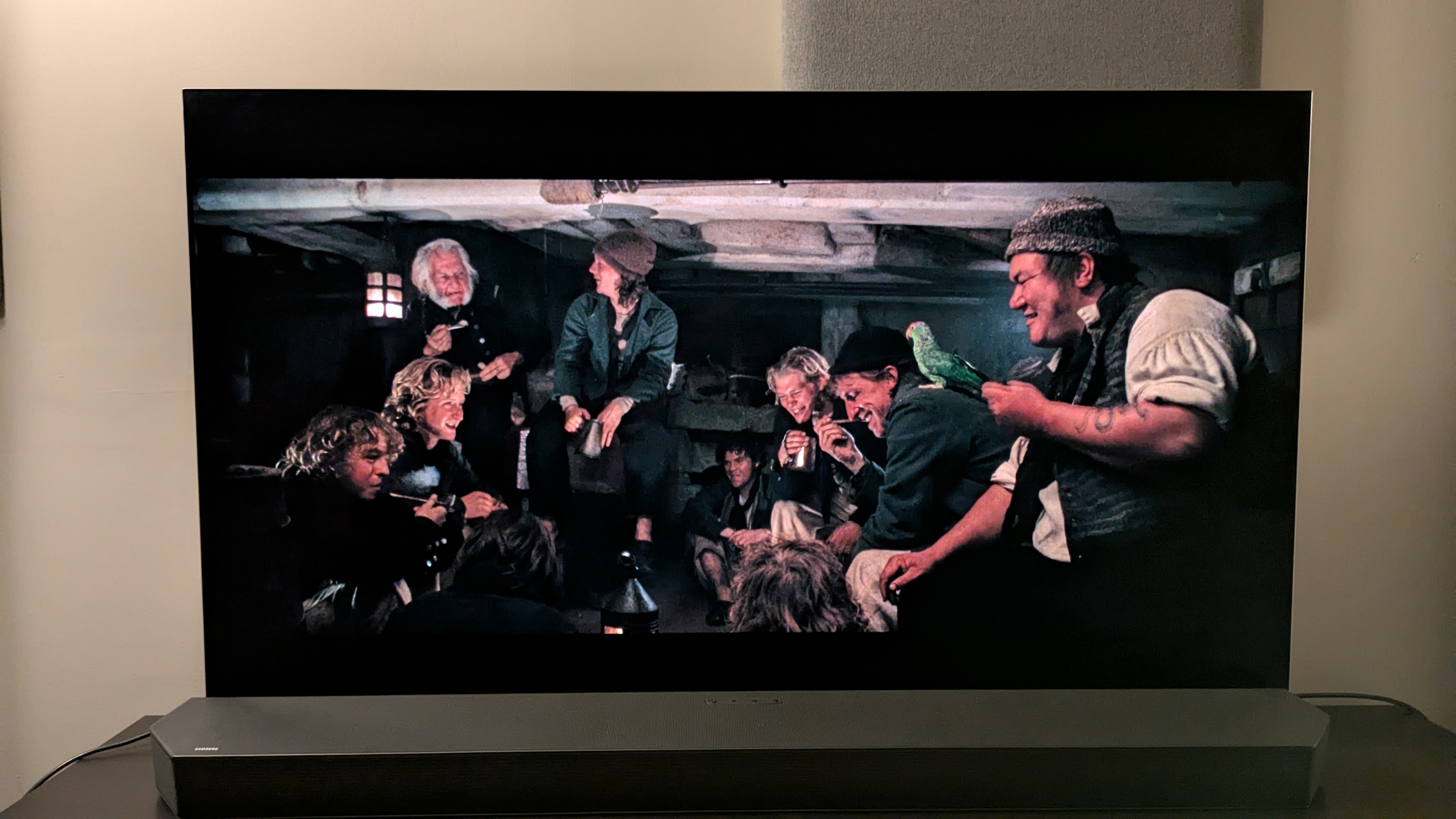 Master & Commander 4K Blu-ray on LG G5 showing crew under hull