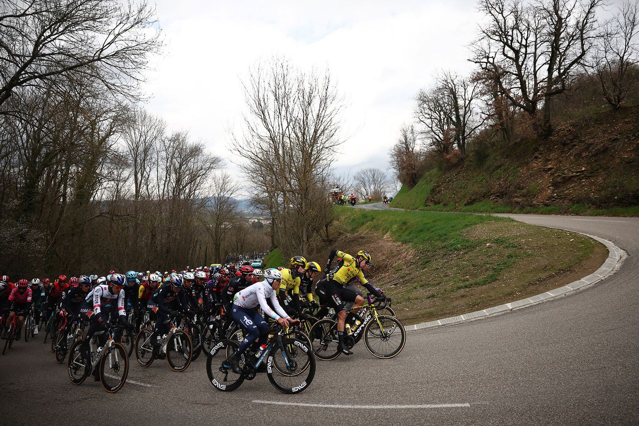 Early views of the peloton on stage 5 of Paris-Nice