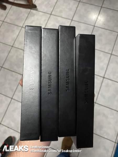 Image of the retail boxes of the Samsung Galaxy S23 Ultra