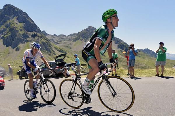 Frenchman Thomas Voeckler and Brice Feillu emerged from the early 38-man break.