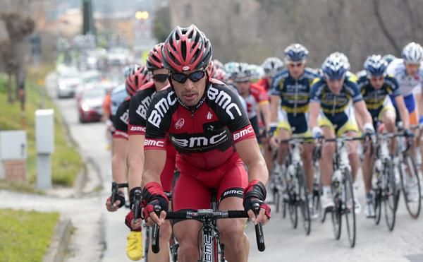 Manuel Quinziato (BMC) at the head of the peloton.