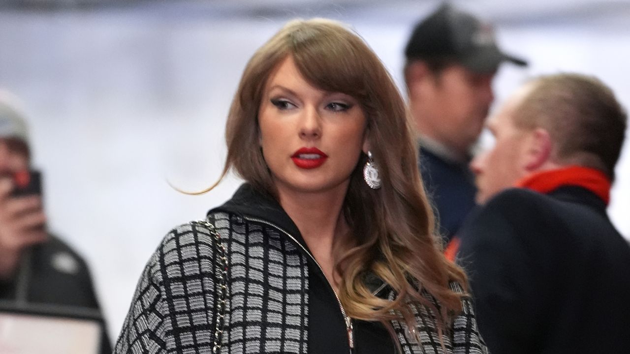 Taylor Swift arrives at the Chiefs game wearing a full Chanel resort runway look