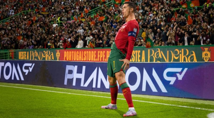 Footage Of Manchester United Fans Shouting 'SIU' With Cristiano