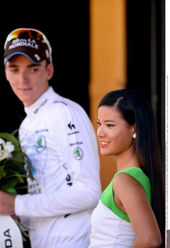 Romain Bardet (Ag2r) ready for his podium kiss for best young rider