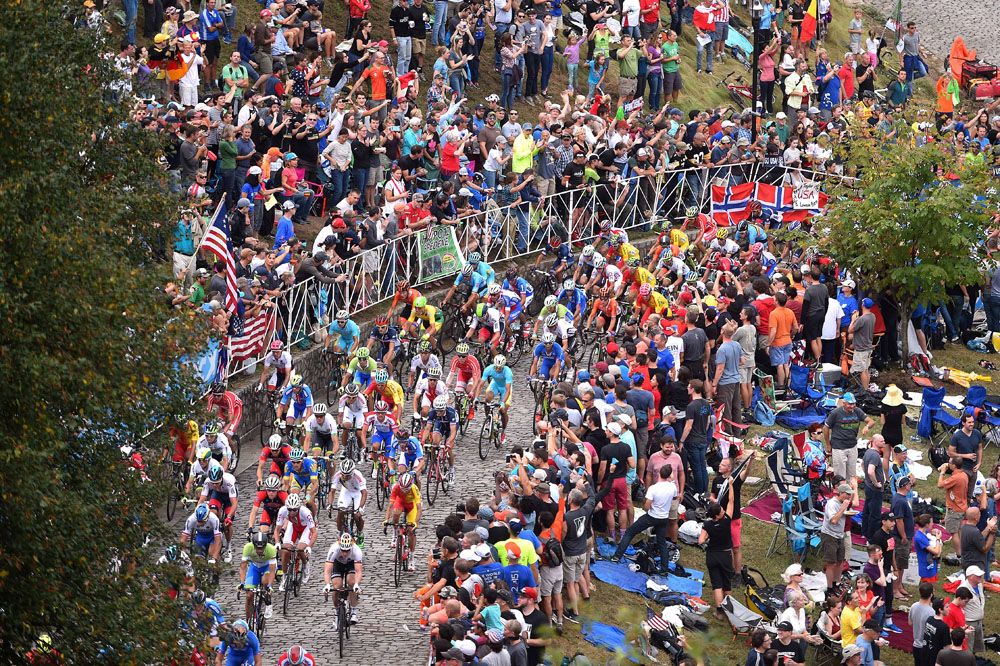 Fans cheer the riders up Libby Hill